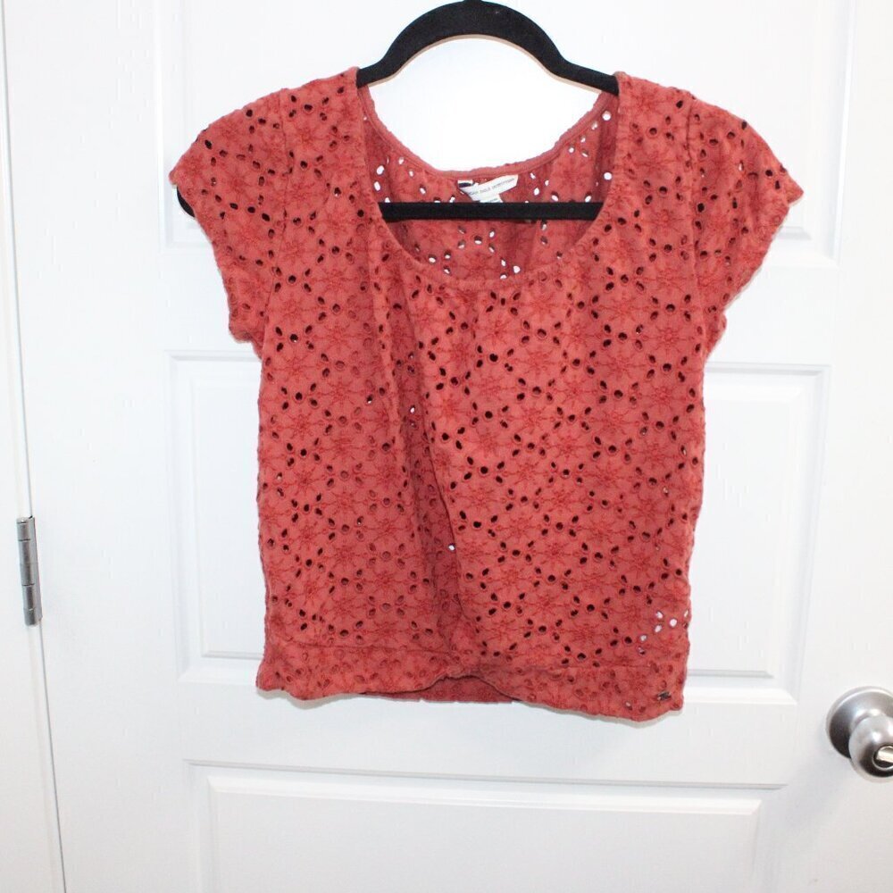 3/$30 American Eagle Medium‎ Burnt Orange Eyelet Lightweight Cropped Top